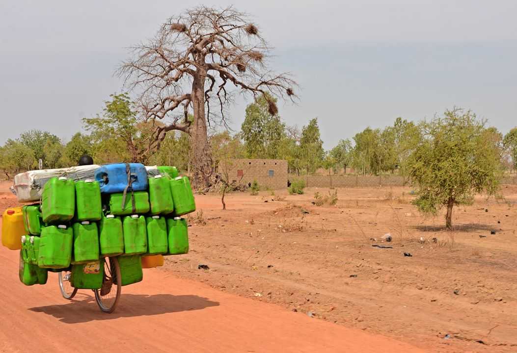 Vodič s putovanja - Bazoule — Burkina Faso: Foto priča Opskrba vodom u Burkini Faso